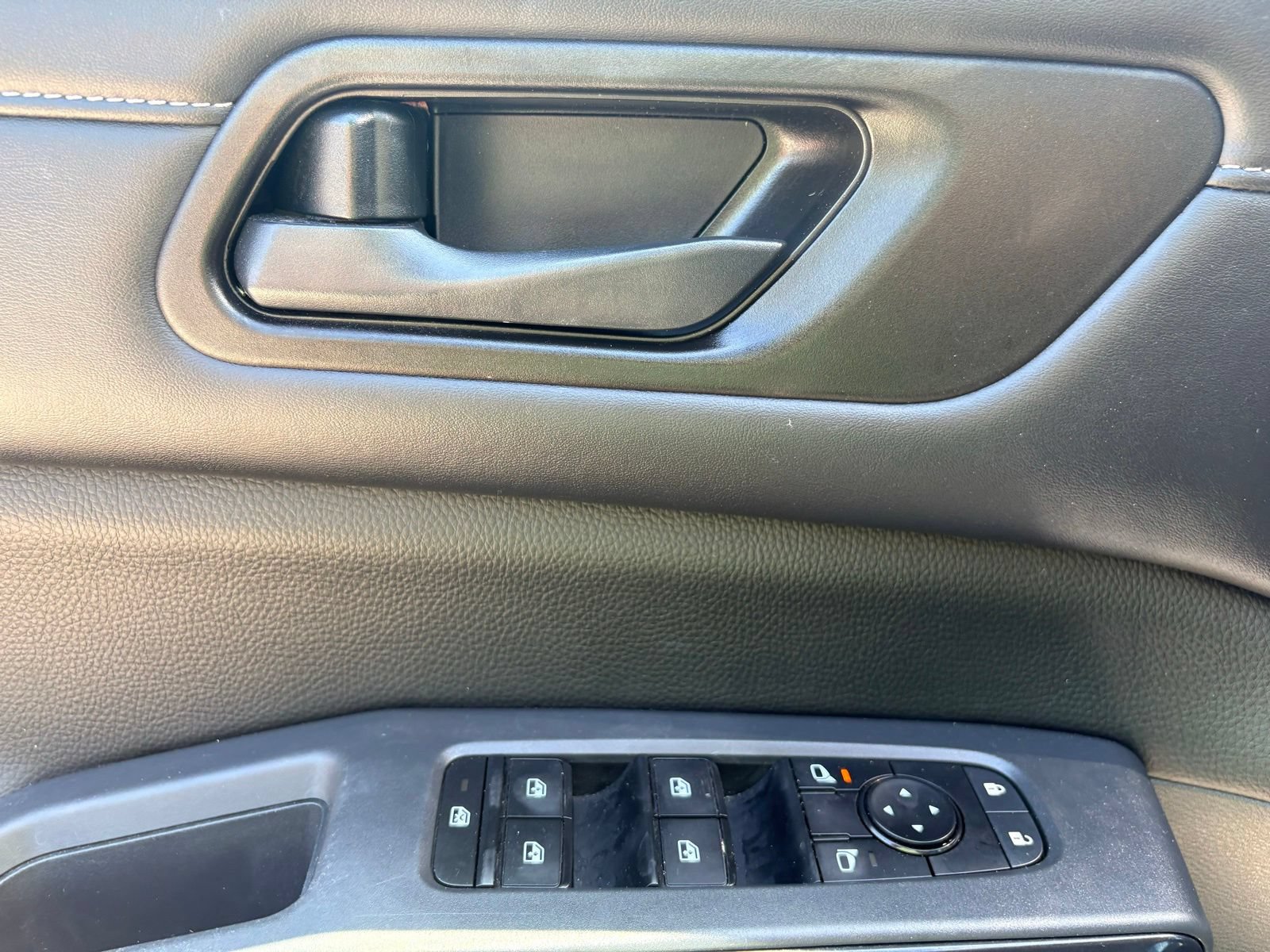Used 2023 Nissan Pathfinder S AWD/4WD image 17