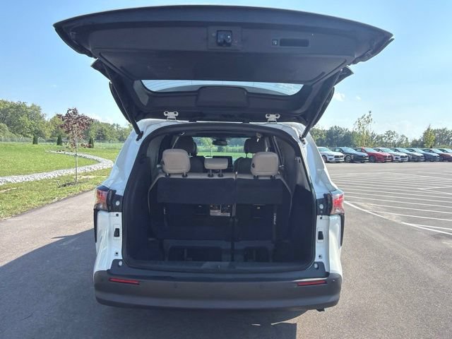 Used 2021 Toyota Sienna XLE FWD image 11