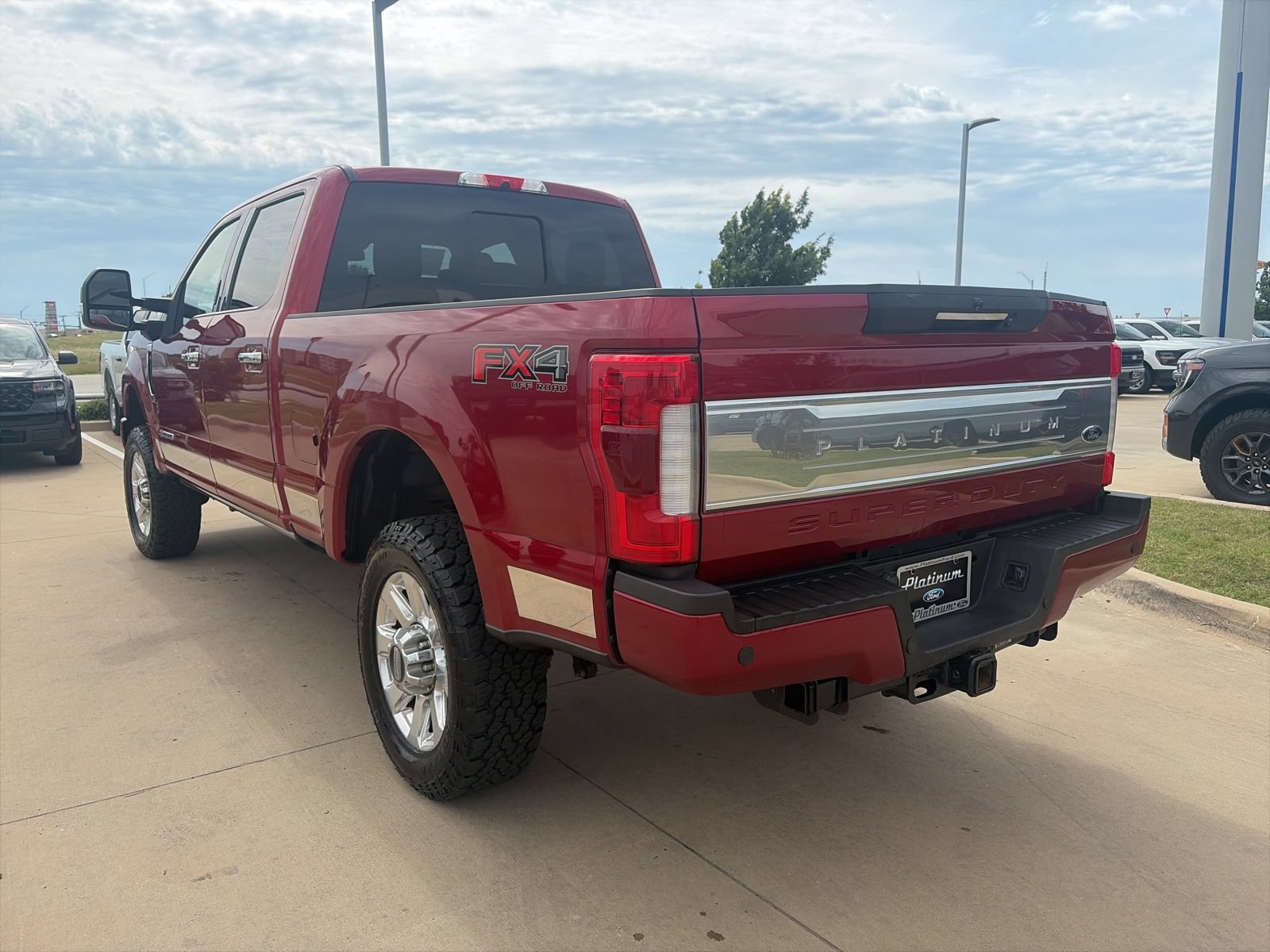 Certified 2019 Ford F250 Platinum w/ Platinum Ultimate Package AWD/4WD image 3