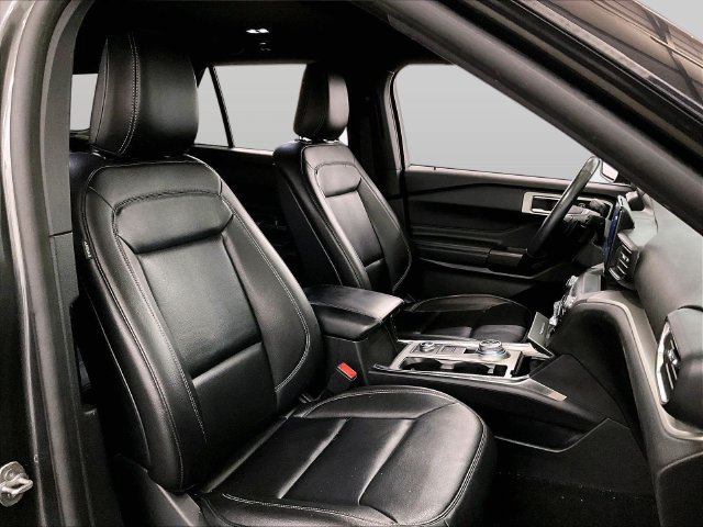 Certified 2020 Ford Explorer XLT w/ Equipment Group 202A AWD/4WD image 7