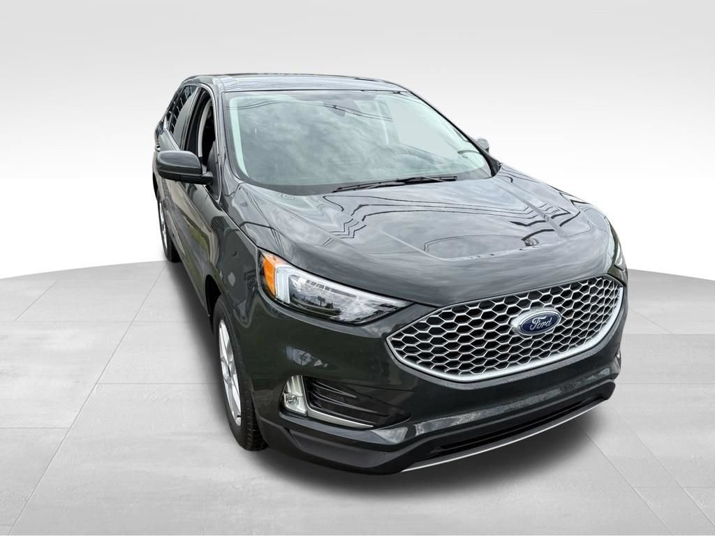Certified 2024 Ford Edge SEL w/ Convenience Package AWD/4WD image 2