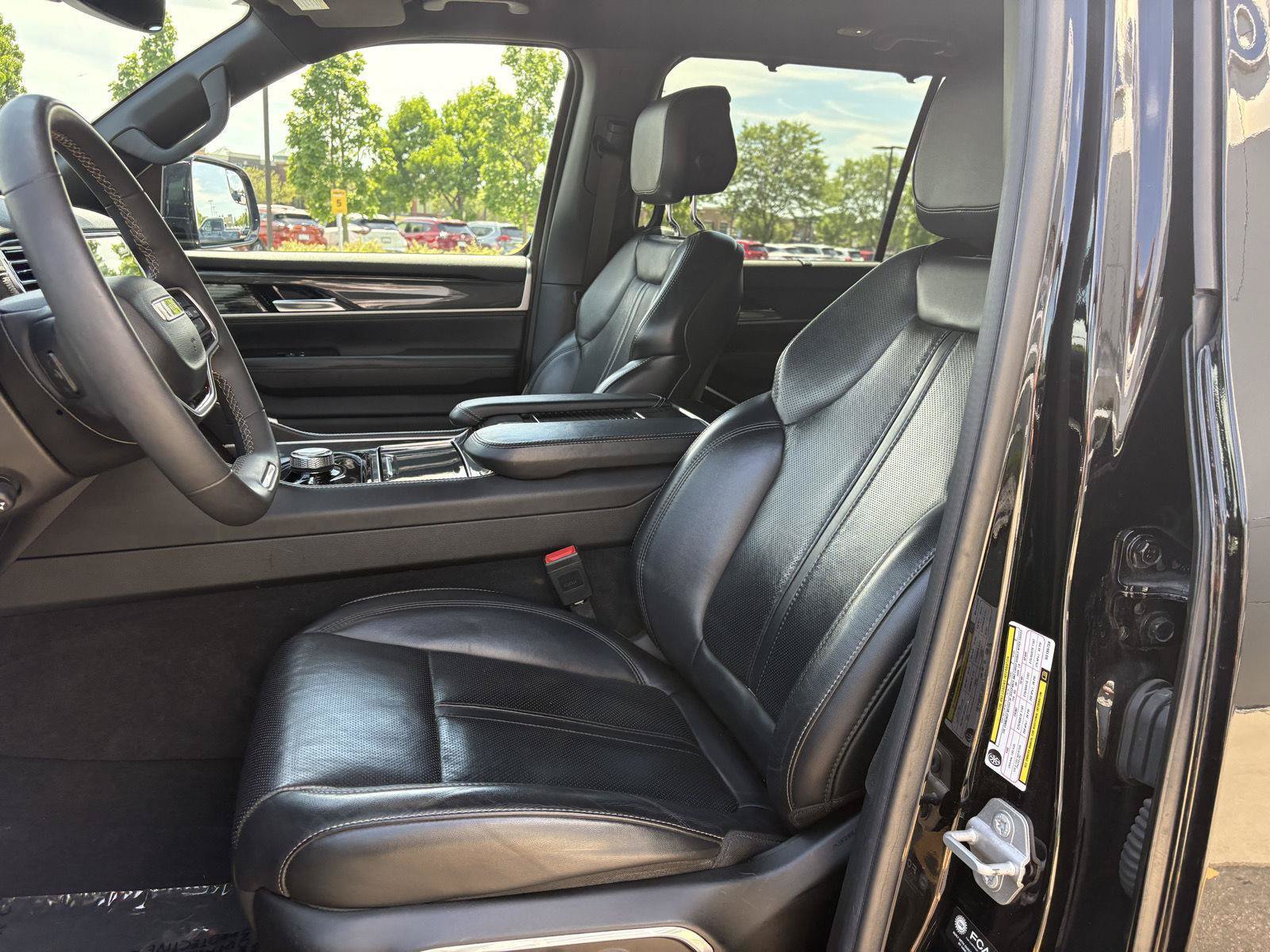 Used 2022 Jeep Wagoneer Series I w/ Convenience Group I AWD/4WD image 16