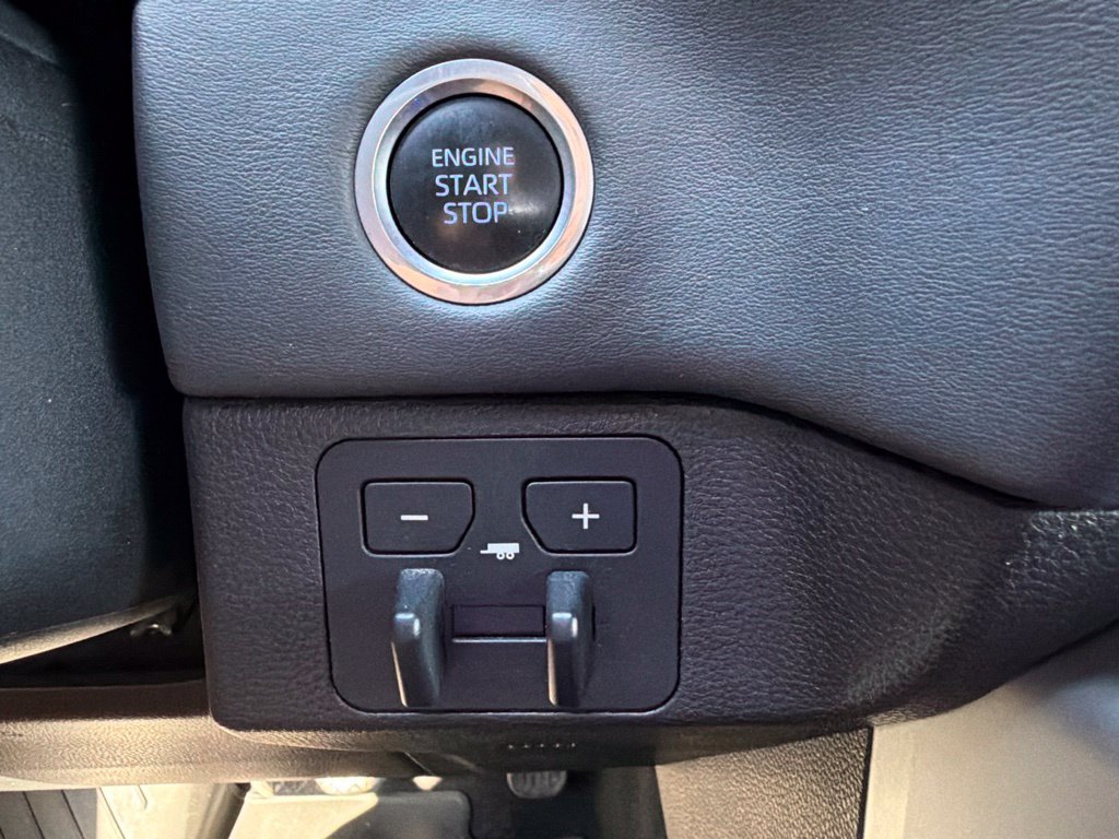 Used 2024 Toyota Tundra Platinum AWD/4WD image 30