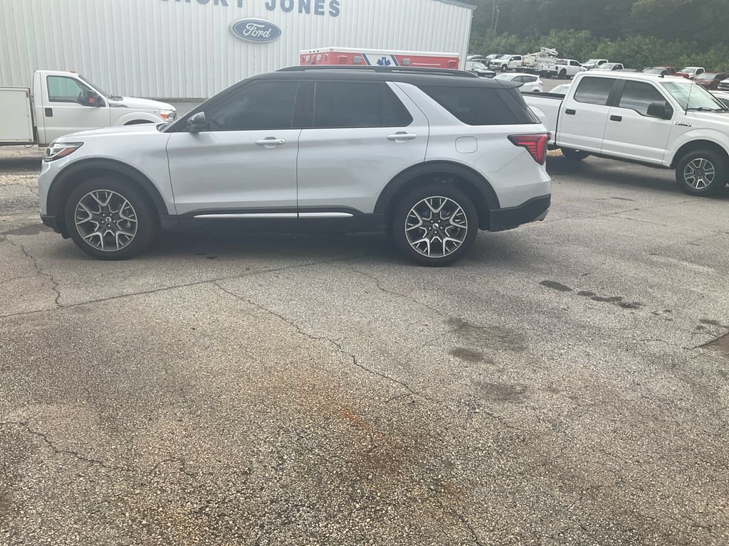 Certified 2025 Ford Explorer Platinum w/ Ultimate Package AWD/4WD image 8