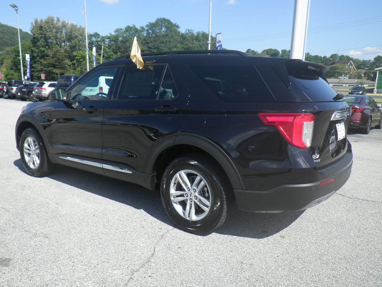Certified 2024 Ford Explorer XLT w/ Equipment Group 202A AWD/4WD image 3