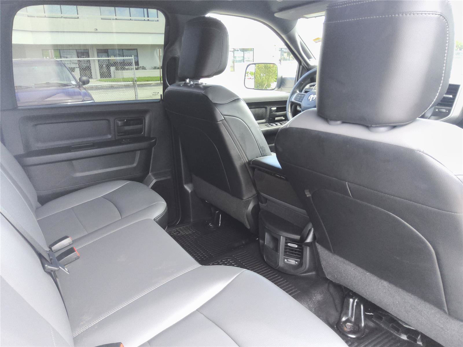 Used 2022 RAM 3500 Tradesman w/ Chrome Appearance Group AWD/4WD image 32