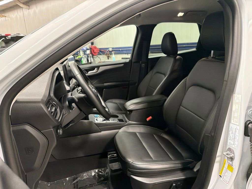 Certified 2025 Ford Escape Platinum AWD/4WD image 14