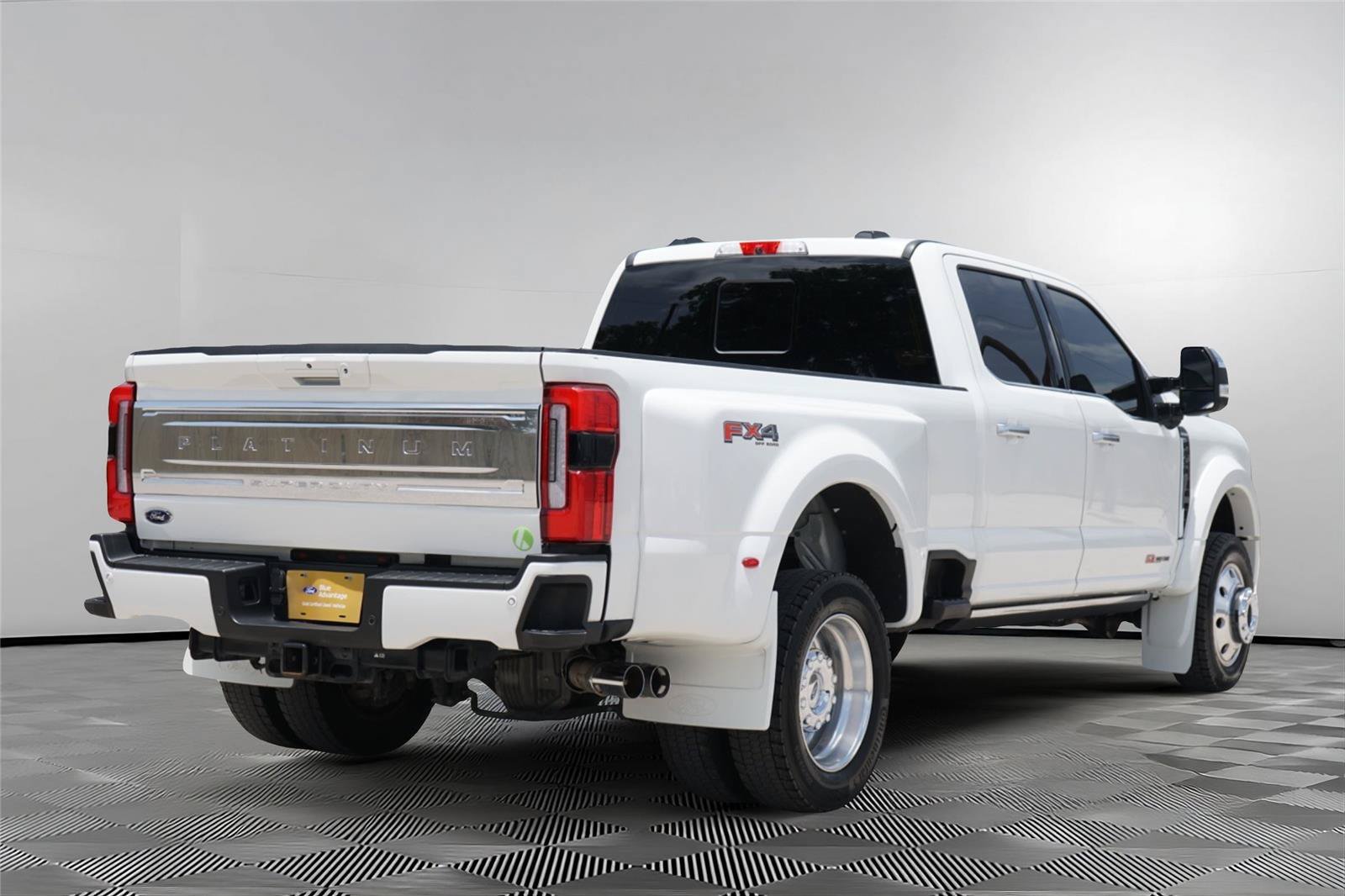 Certified 2025 Ford F450 Platinum w/ Platinum Plus Package AWD/4WD image 5