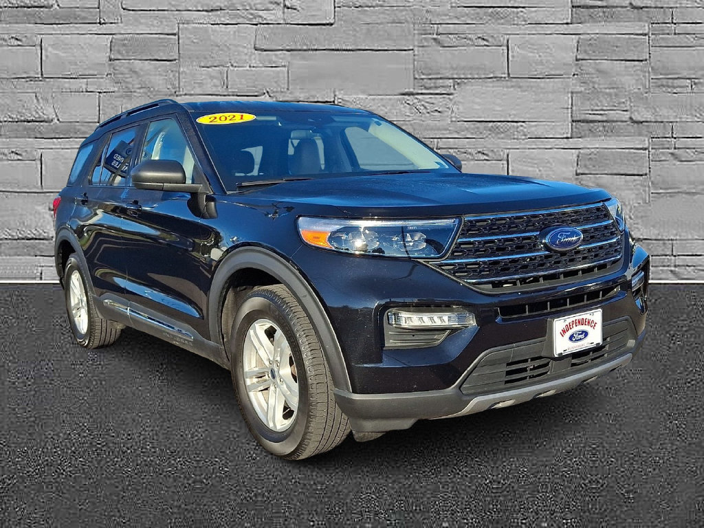 Certified 2021 Ford Explorer XLT w/ Equipment Group 202A AWD/4WD image 2