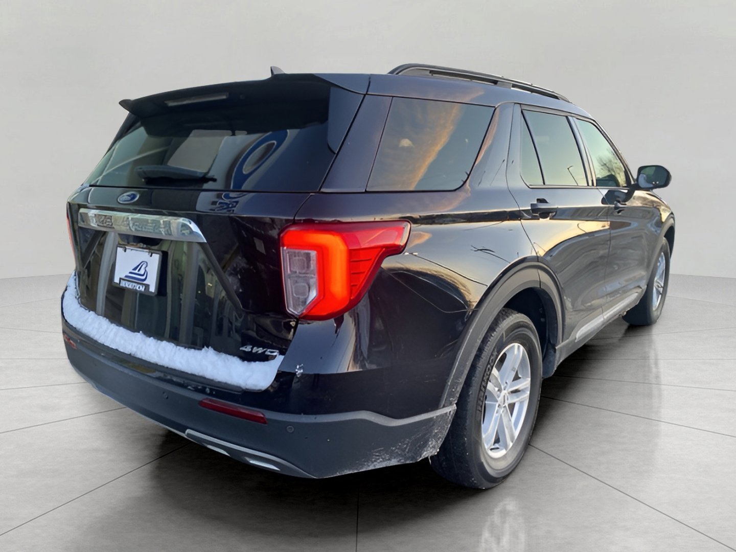 Certified 2022 Ford Explorer XLT w/ Equipment Group 202A image 5