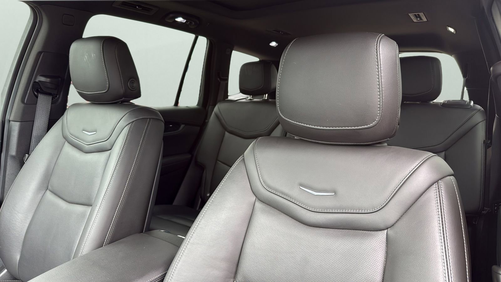 Used 2023 Cadillac XT6 Premium Luxury w/ Technology Package FWD image 9