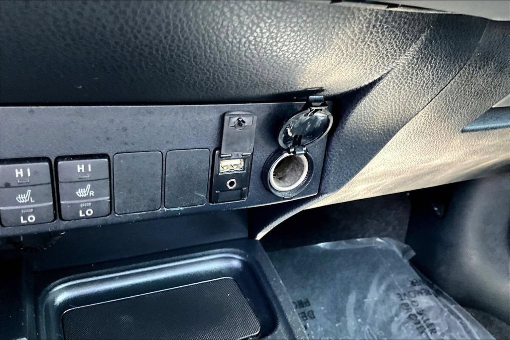 Used 2018 Toyota RAV4 Limited FWD image 18