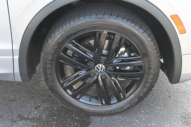 Used 2022 Volkswagen Tiguan SE R-Line AWD/4WD image 17