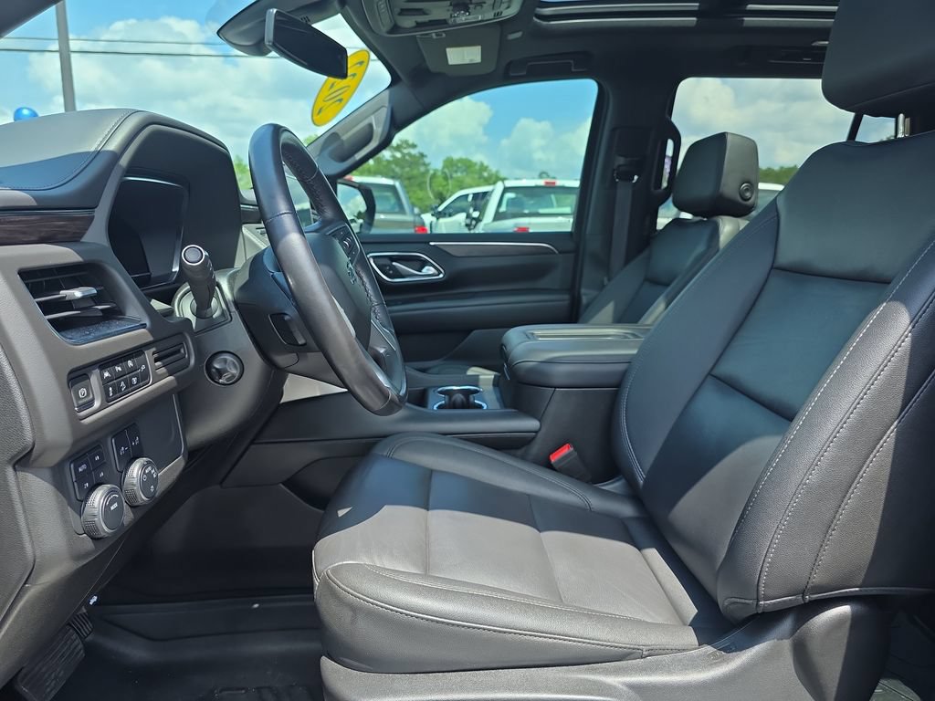 Used 2022 Chevrolet Tahoe Z71 w/ Luxury Package AWD/4WD image 12