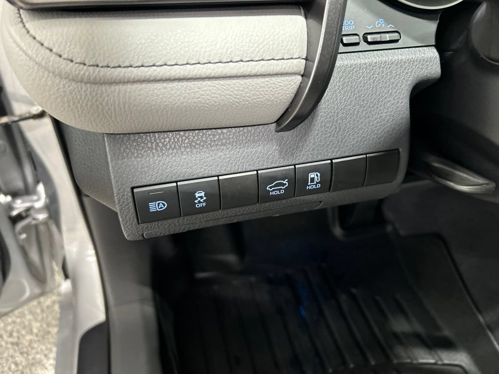 Used 2021 Toyota Camry XLE w/ Navigation Package FWD image 14