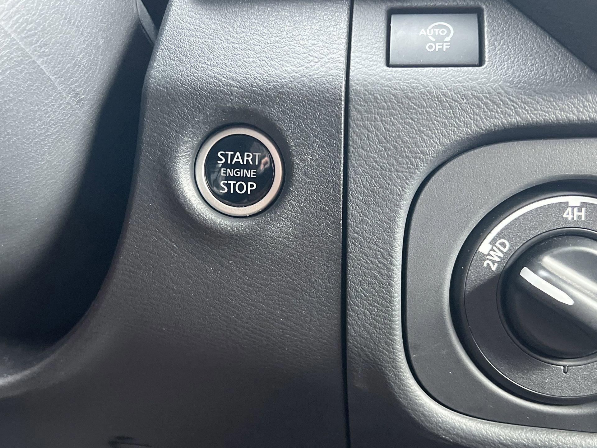 Used 2025 Nissan Frontier PRO-4X image 7