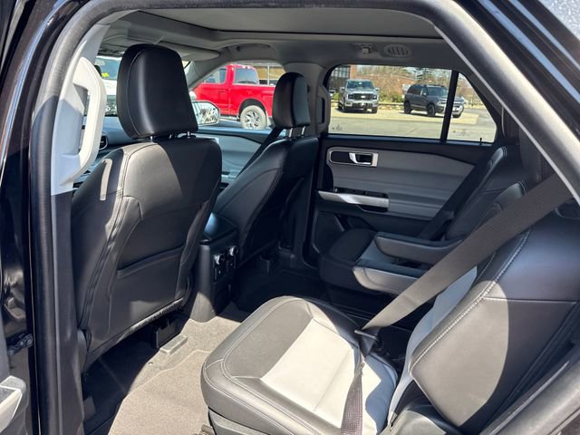 Certified 2022 Ford Explorer XLT w/ Equipment Group 202A AWD/4WD image 10