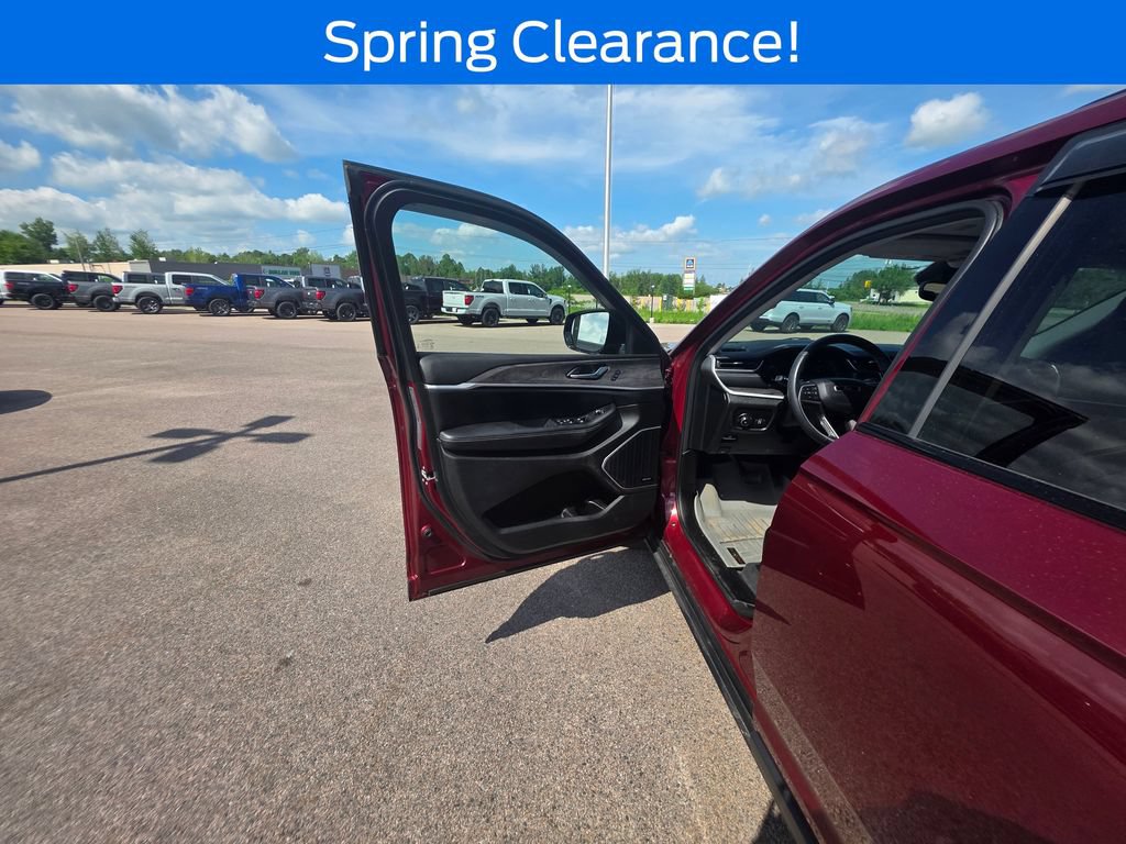 Used 2022 Jeep Grand Cherokee Limited AWD/4WD image 14
