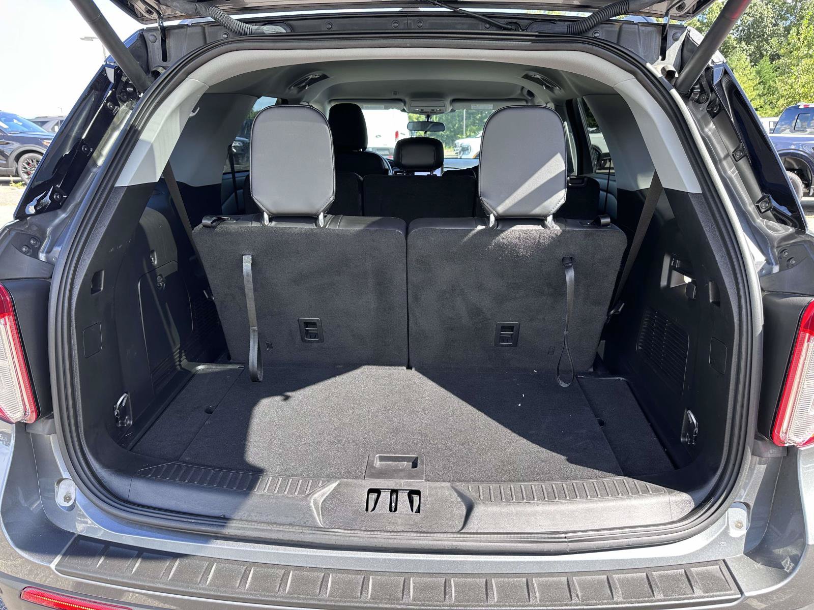 Certified 2023 Ford Explorer XLT w/ Equipment Group 202A AWD/4WD image 8