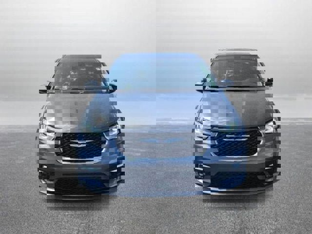 Used 2023 Chrysler Pacifica Touring-L image 7