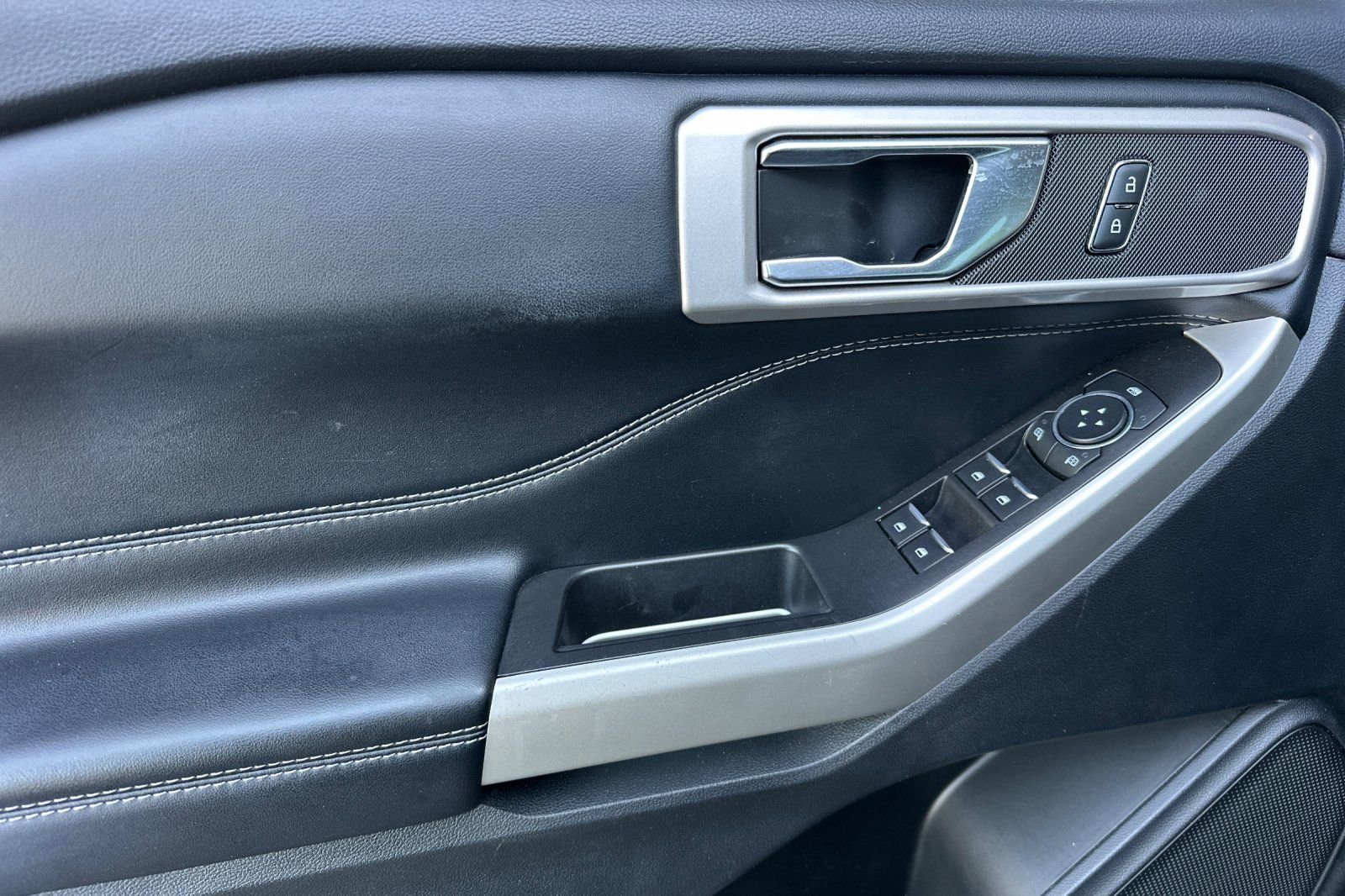 Certified 2022 Ford Explorer XLT RWD image 7