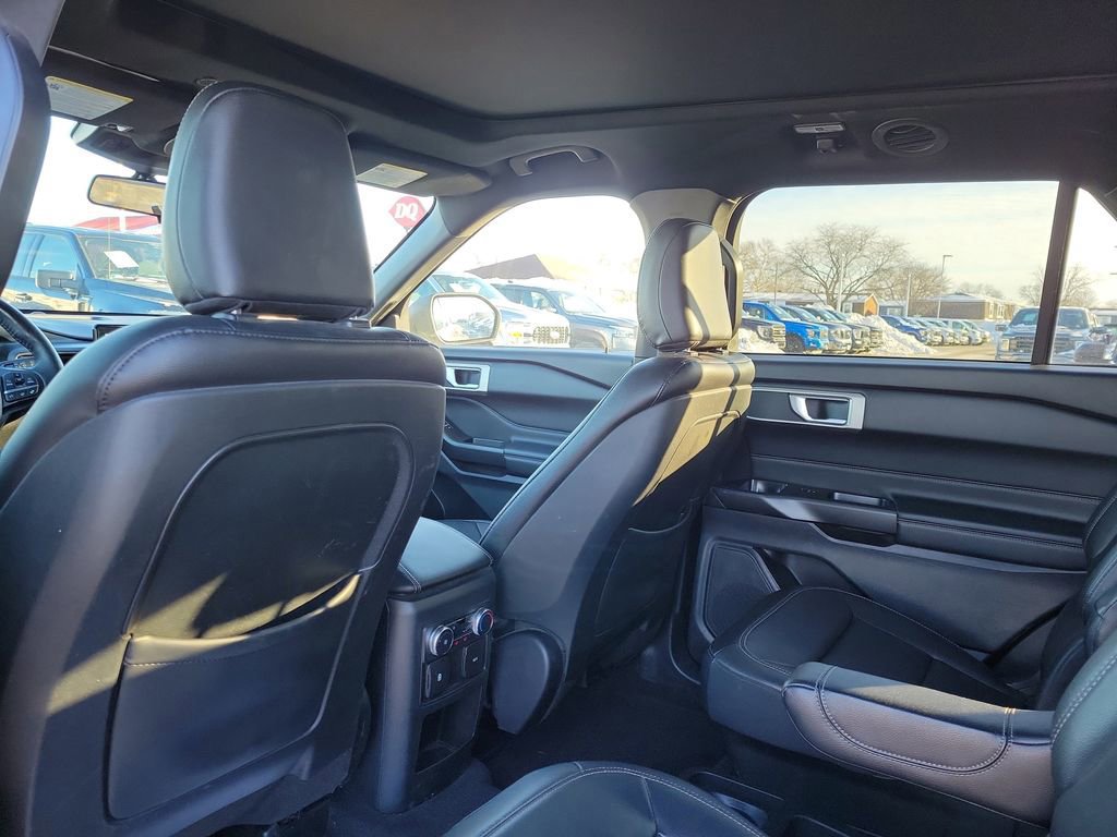 Certified 2020 Ford Explorer XLT w/ Equipment Group 202A image 15