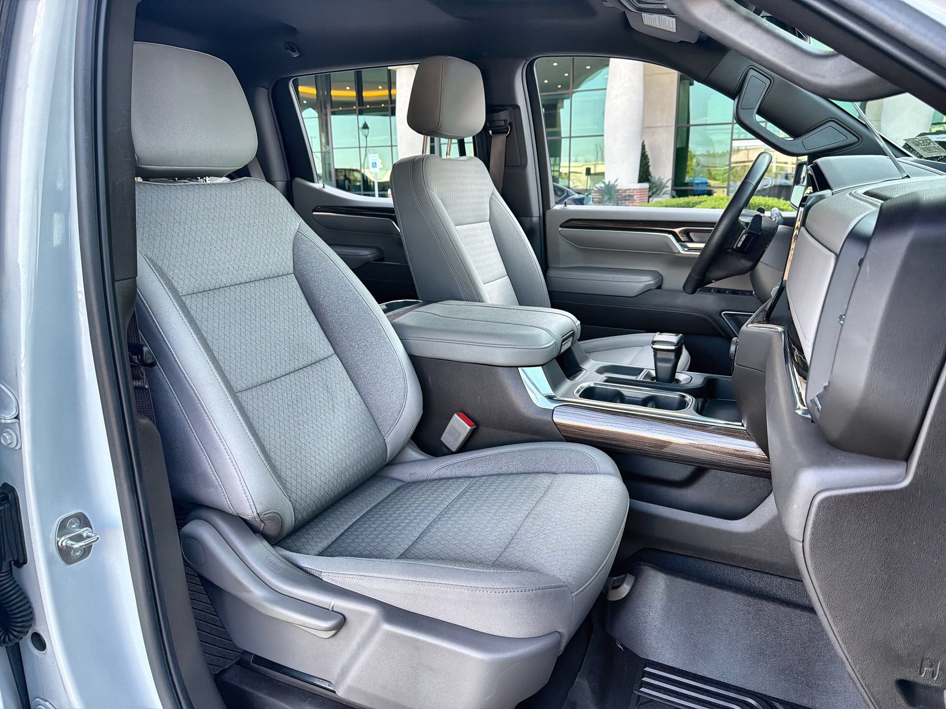 Used 2024 Chevrolet Silverado 1500 LT Trail Boss w/ Convenience Package II AWD/4WD image 24