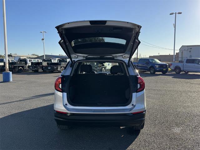 Used 2022 GMC Terrain SLE w/ Driver Convenience Package image 9