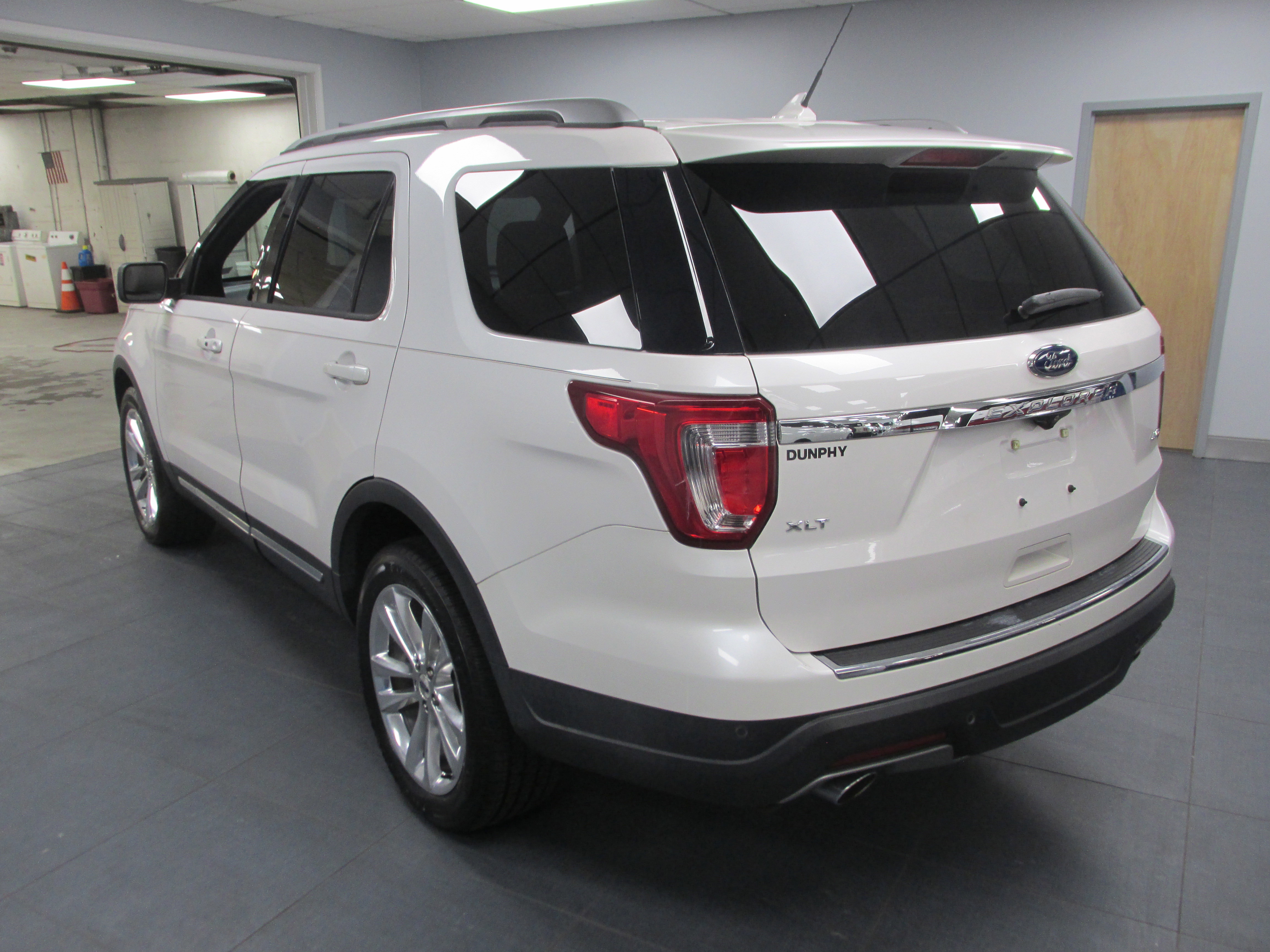 Certified 2018 Ford Explorer XLT w/ Equipment Group 202A image 4