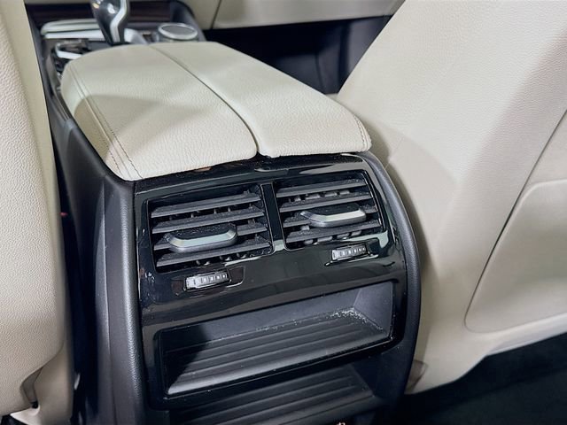 Used 2021 BMW 530i xDrive w/ Premium Package image 30