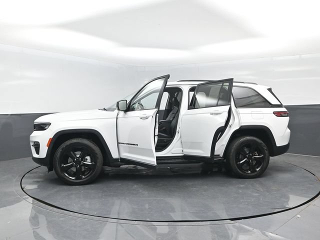 Used 2023 Jeep Grand Cherokee Limited w/ Black Appearance Package AWD/4WD image 30