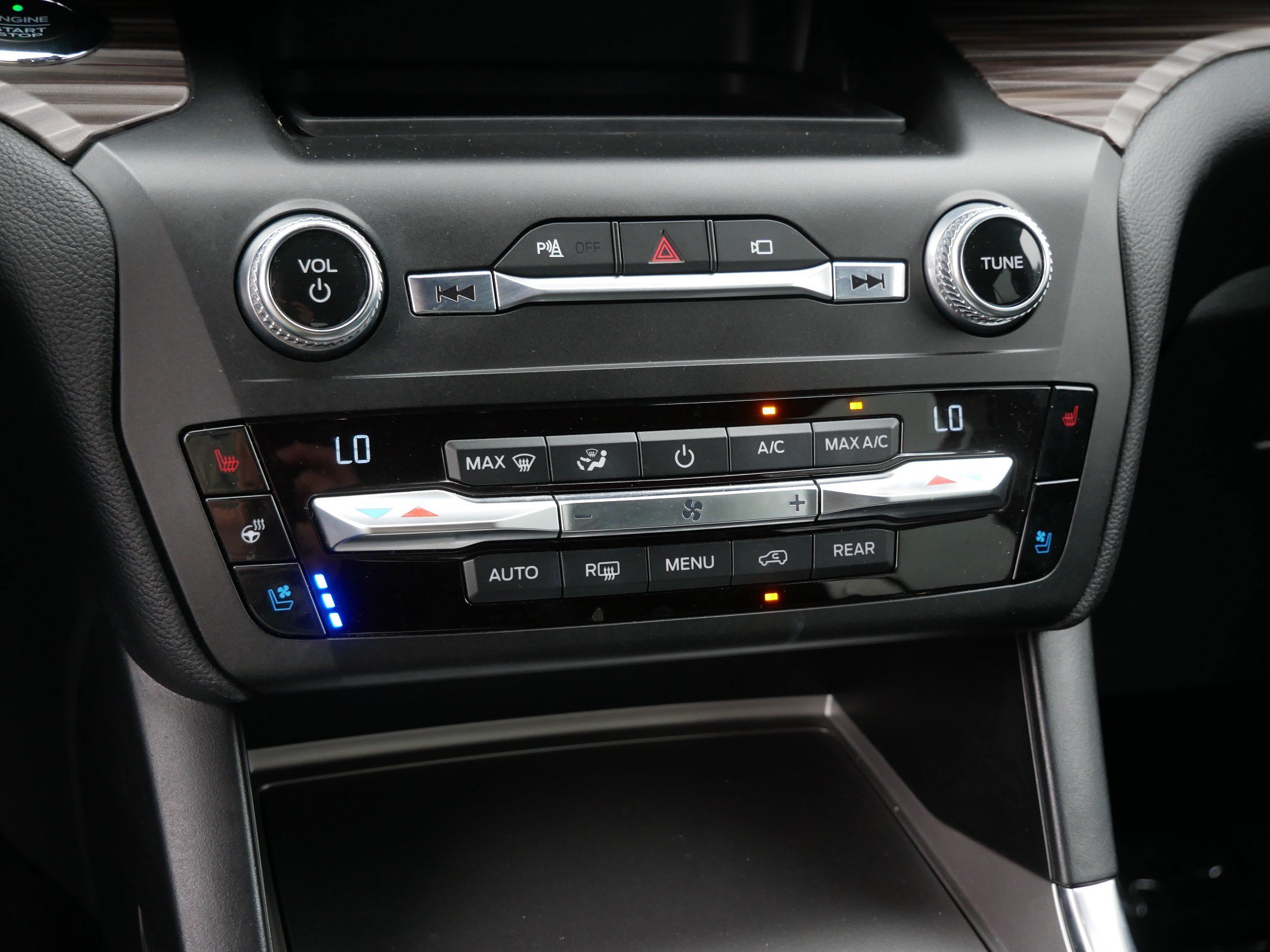 Certified 2020 Ford Explorer Limited AWD/4WD image 17