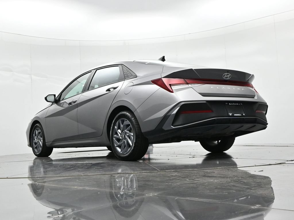 Used 2024 Hyundai Elantra SEL FWD image 24