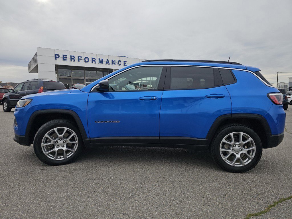 Used 2023 Jeep Compass Latitude image 7