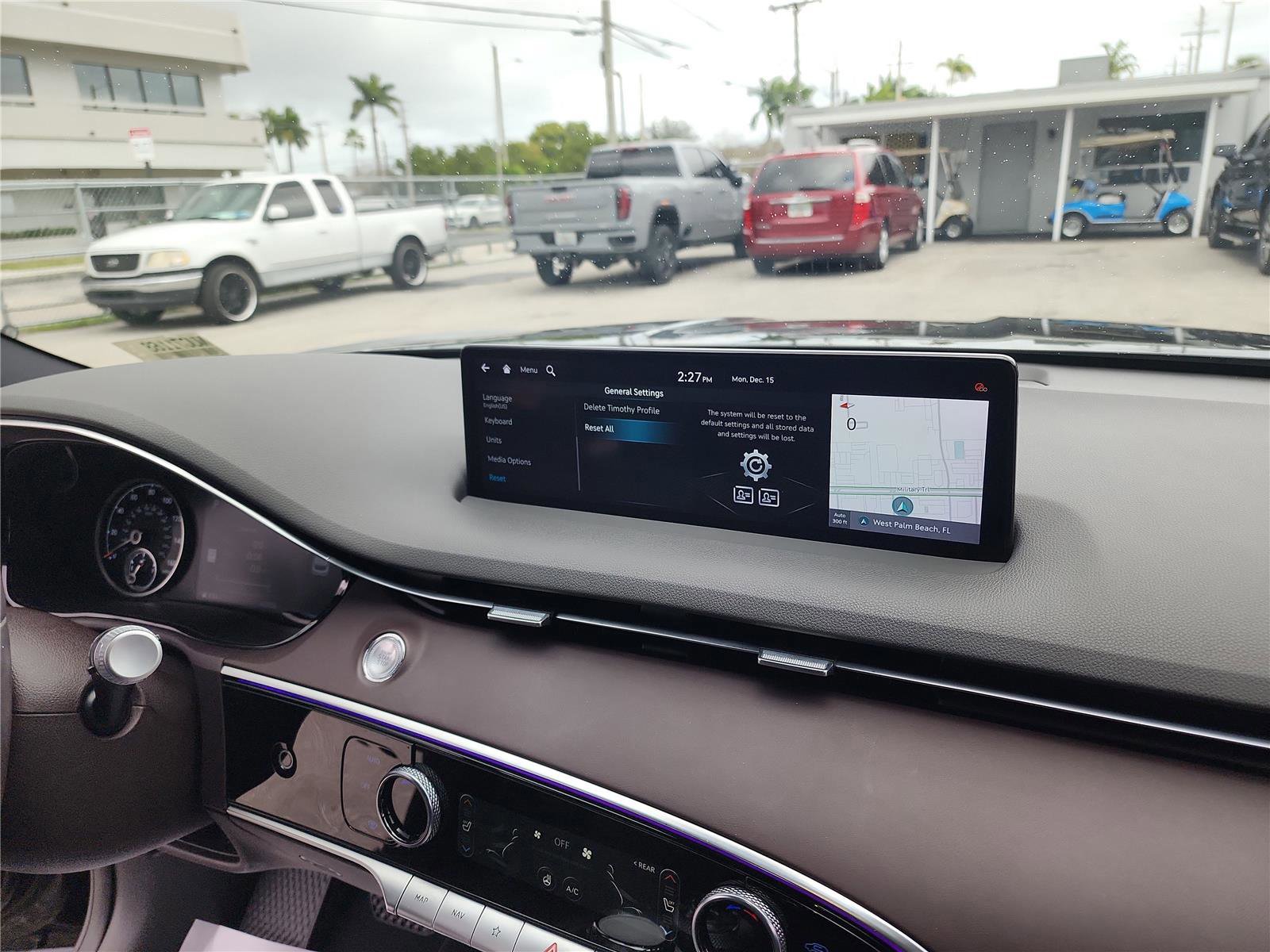 Used 2022 Genesis GV70 2.5T w/ Advanced Package image 32