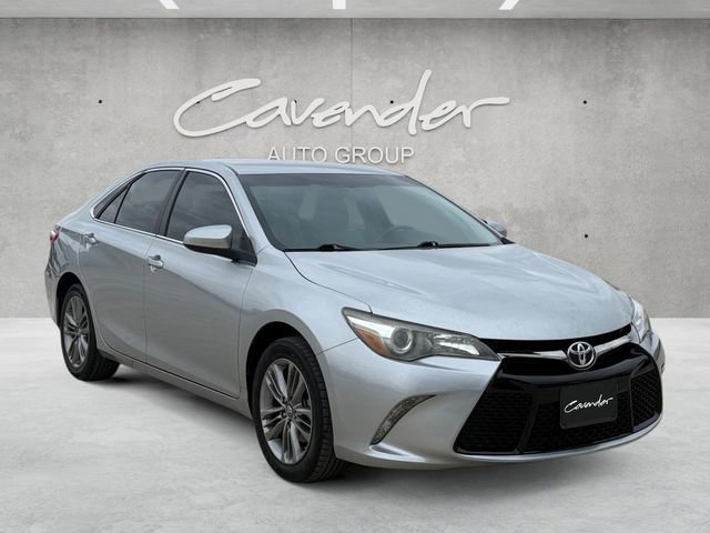 Used 2017 Toyota Camry SE image 2