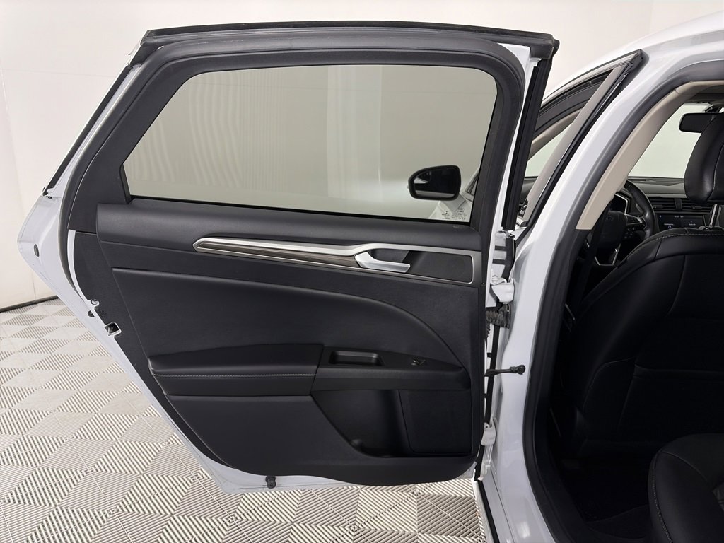 Certified 2018 Ford Fusion SE w/ Fusion SE Technology Package image 12