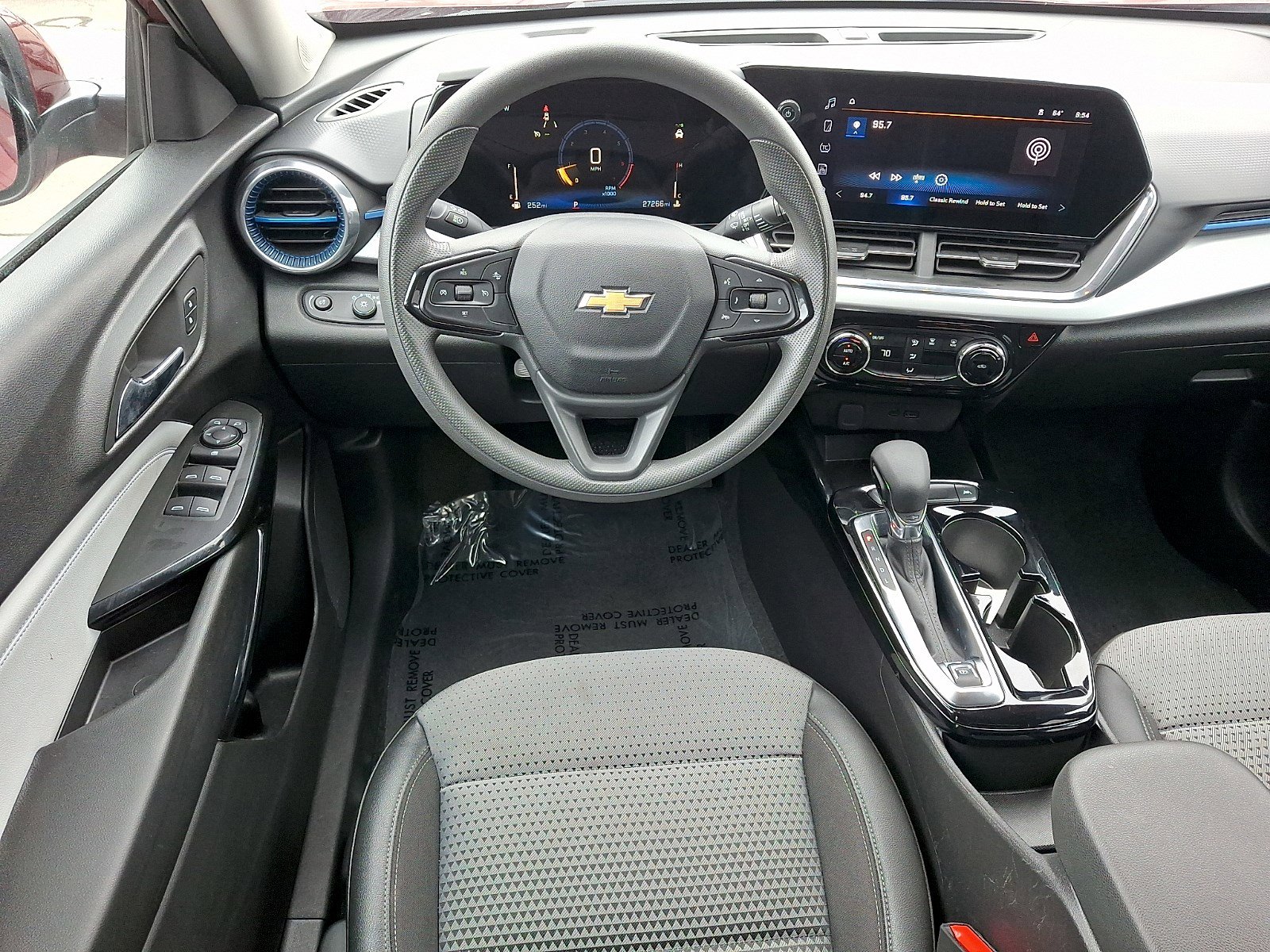 Used 2025 Chevrolet Trax LT image 10