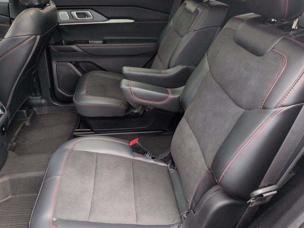Certified 2025 Ford Explorer ST AWD/4WD image 7