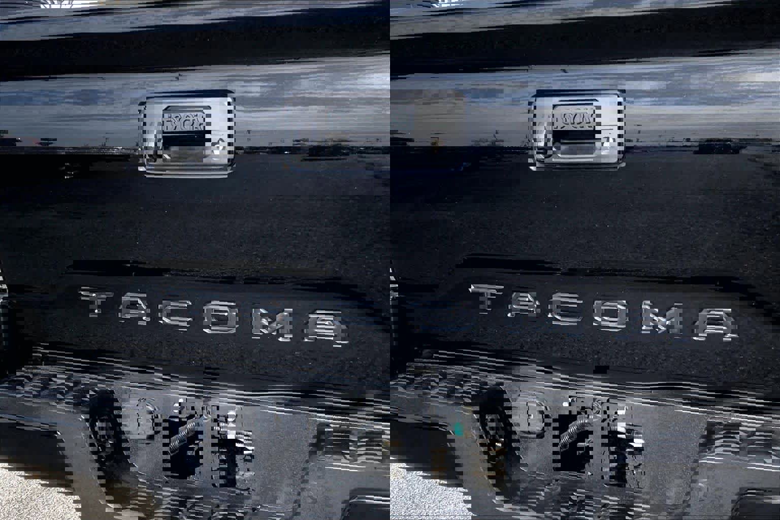 Used 2021 Toyota Tacoma TRD Off-Road w/ Technology Package image 27