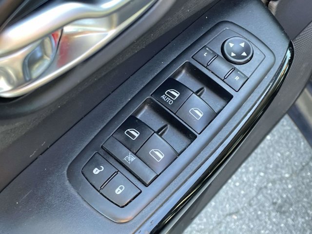 Used 2019 Jeep Cherokee Latitude Plus FWD image 14