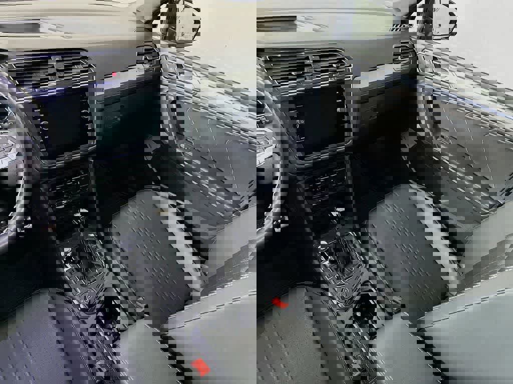 Used 2023 Volkswagen Tiguan SE R-Line image 15