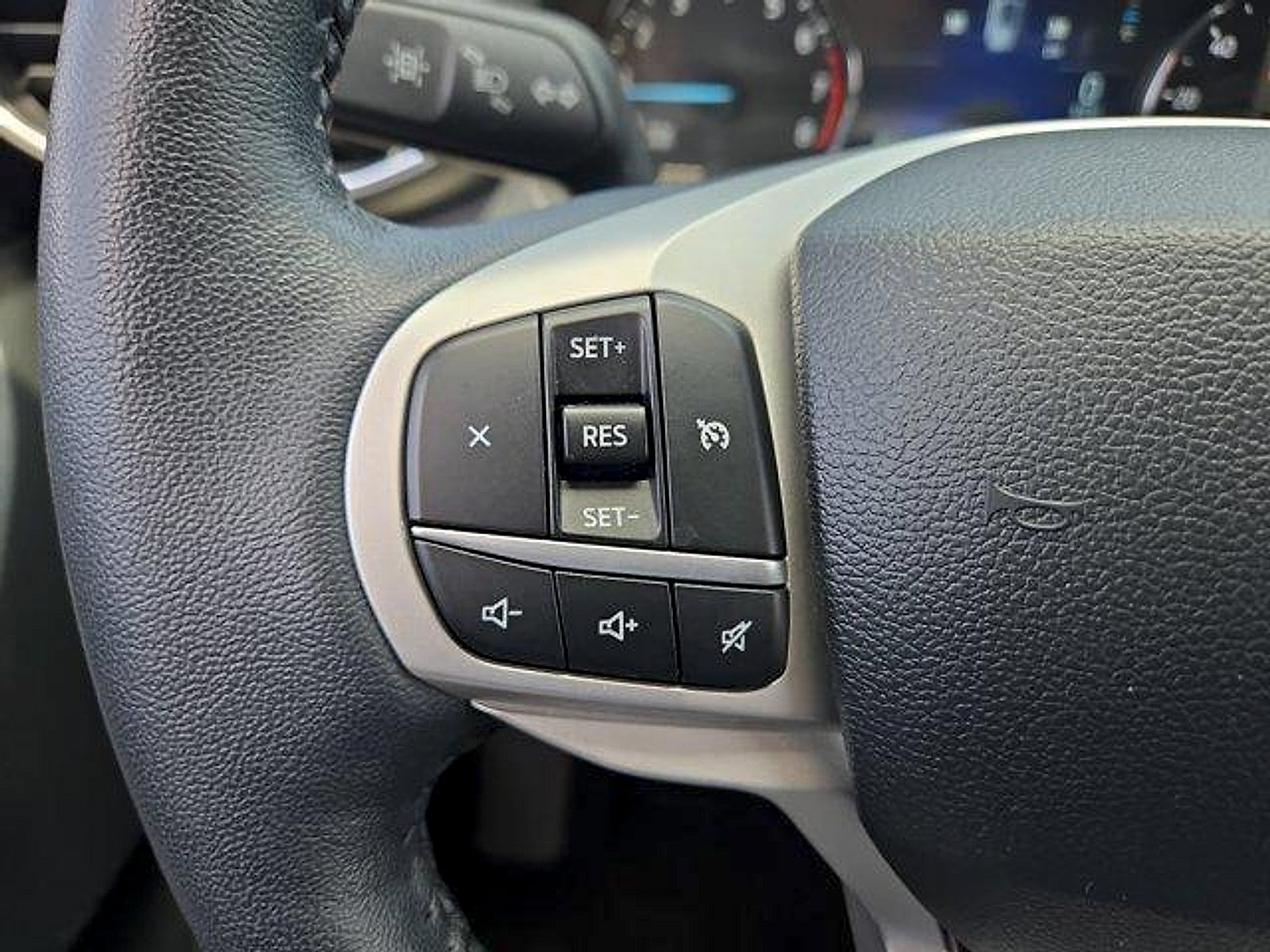 Certified 2023 Ford Explorer XLT w/ Equipment Group 202A AWD/4WD image 14