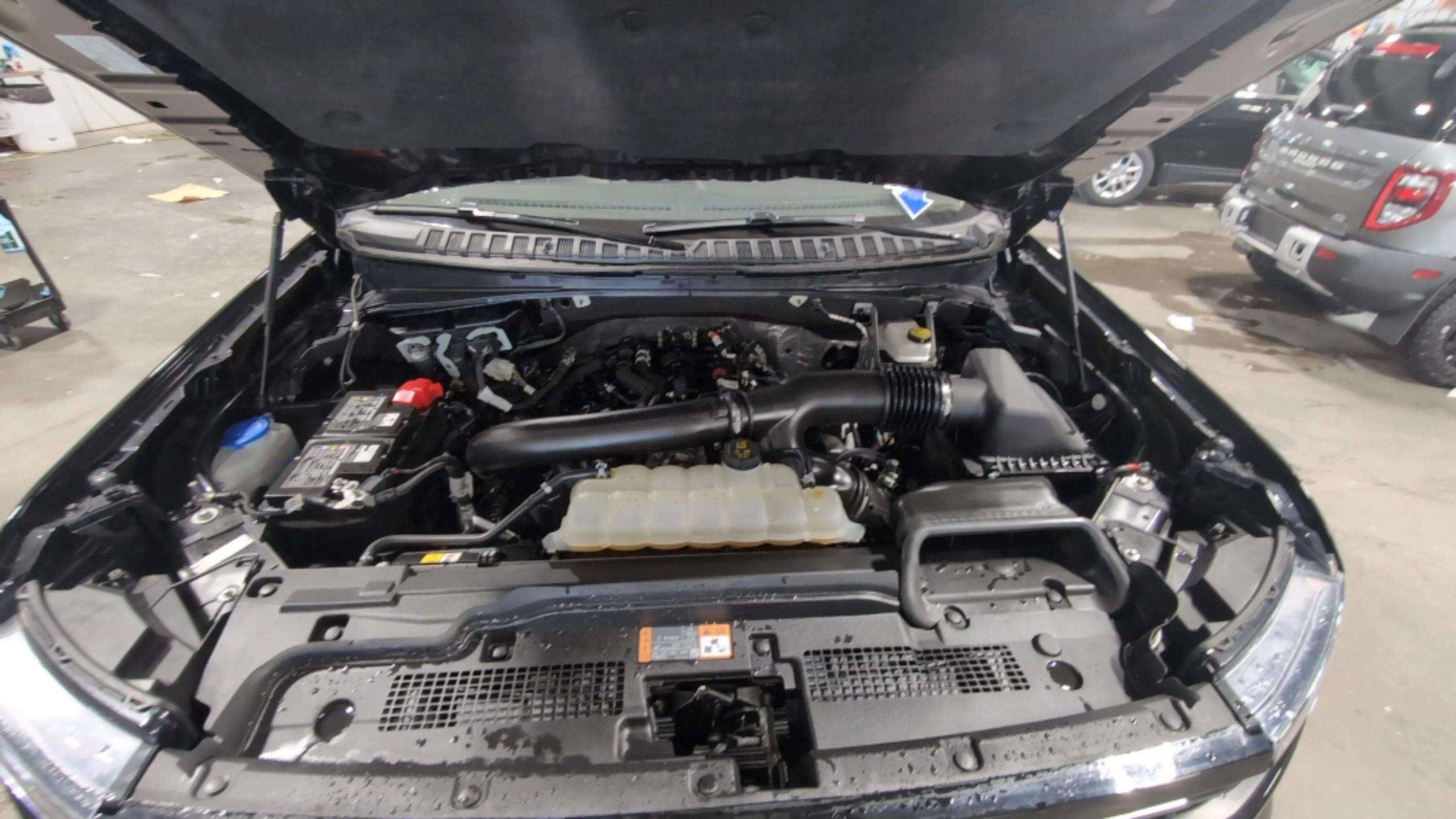 Certified 2025 Ford Expedition Active AWD/4WD image 30