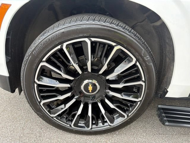 Used 2025 Chevrolet Suburban High Country AWD/4WD image 40
