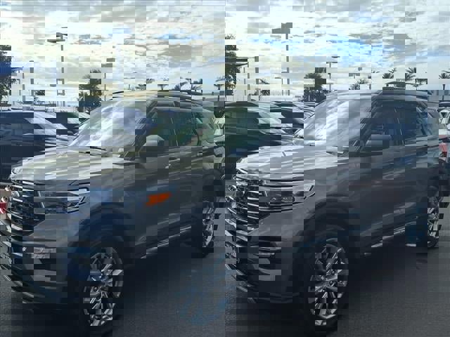 Certified 2021 Ford Explorer XLT w/ Equipment Group 202A image 2