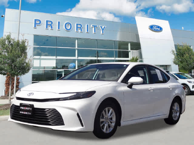 Used 2025 Toyota Camry LE FWD image 1