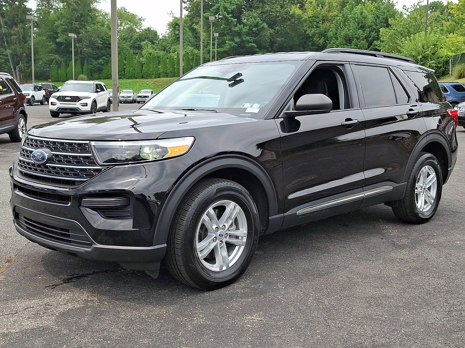 Certified 2023 Ford Explorer XLT AWD/4WD image 3