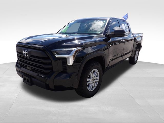 Used 2022 Toyota Tundra SR5 w/ SR5 Convenience Package AWD/4WD image 3