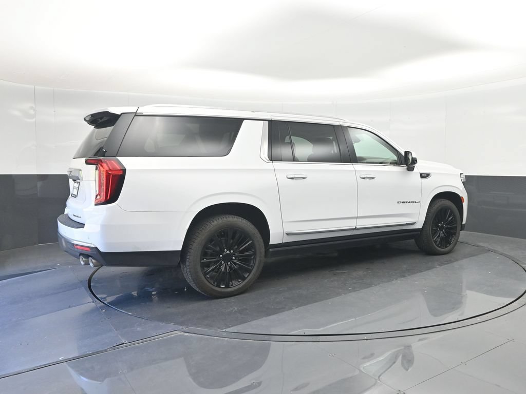 Used 2022 GMC Yukon XL Denali AWD/4WD image 15